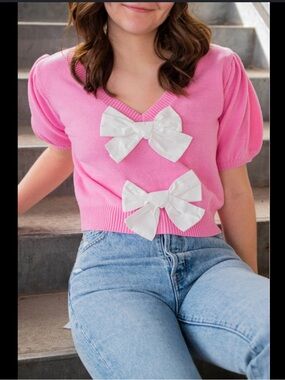 NWOT, Lavalon, Pink V-Neck white Bow short sleeve Sweater Top, Small